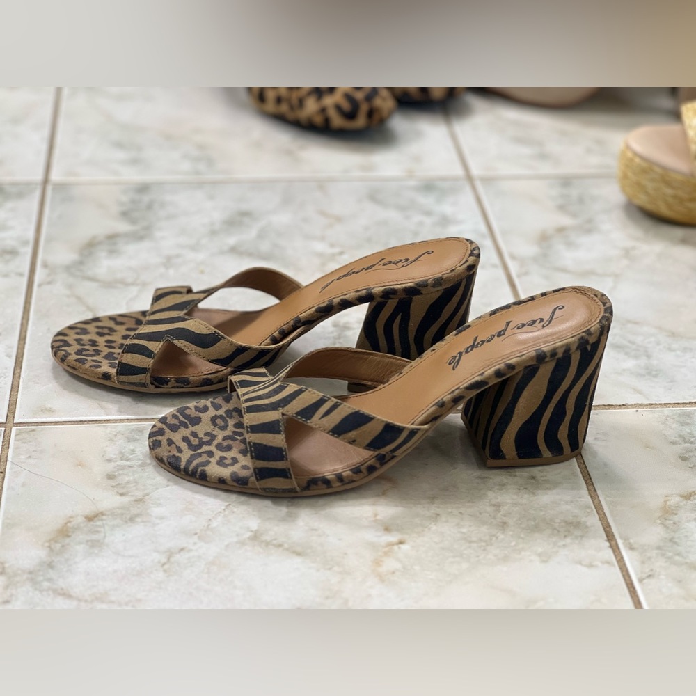 Free People Charlie V mule size 10, excellent condition, Animal Print, 3” heel